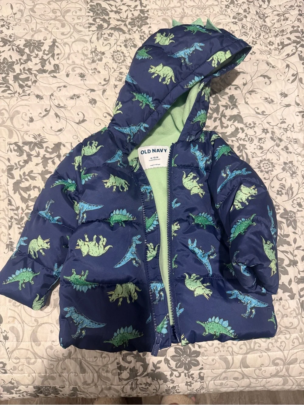 Old Navy Dinosaur Printed Quilted Puffer Jacket for Baby. 6-12 months. Like new
